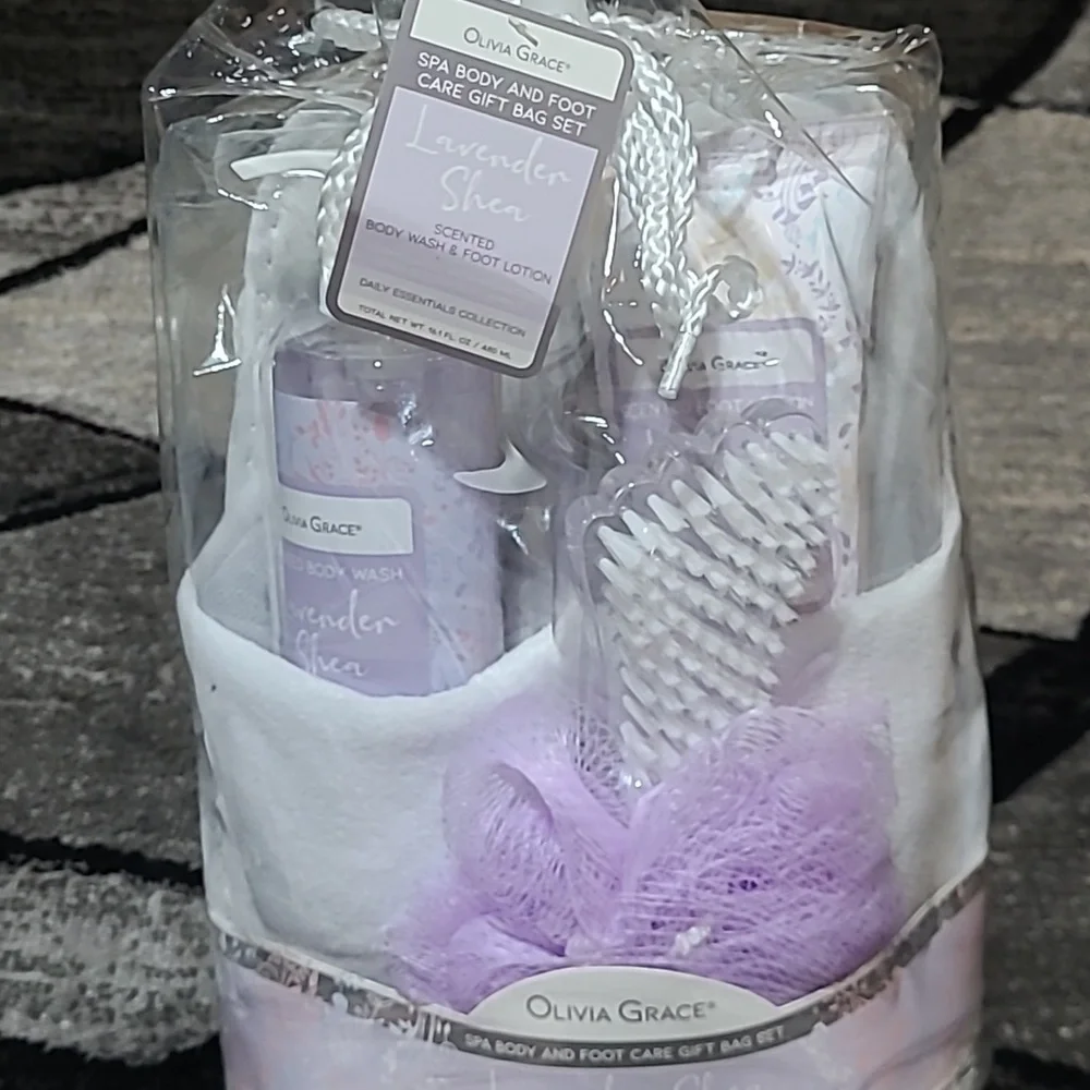 OLIVIA GRACE LAVENDER SPA BODY & FOOT CARE GIFT BAG SET